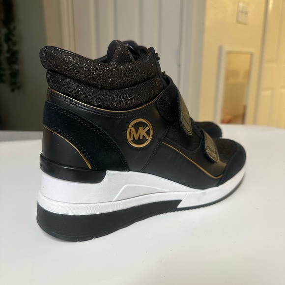 Michael Kors high top sneaker sz 8.5 - Picture 2 of 8